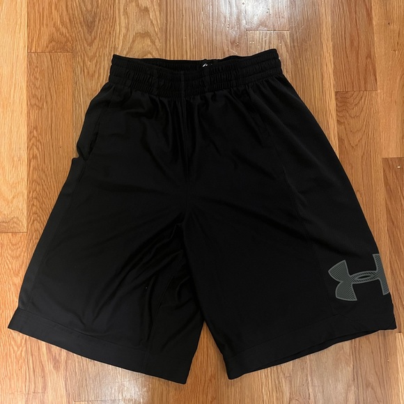 Black Under Armor Basketball Shorts - Picture 2 of 2